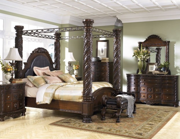 North Shore Poster Canopy Bedroom Set