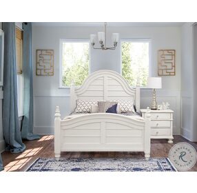 Rodanthe Dove White Queen Poster Bed