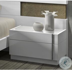 Amora Natural White Lacquer RAF Nightstand